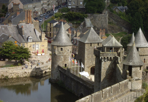 Château de Fougères, châtelet d'entrée